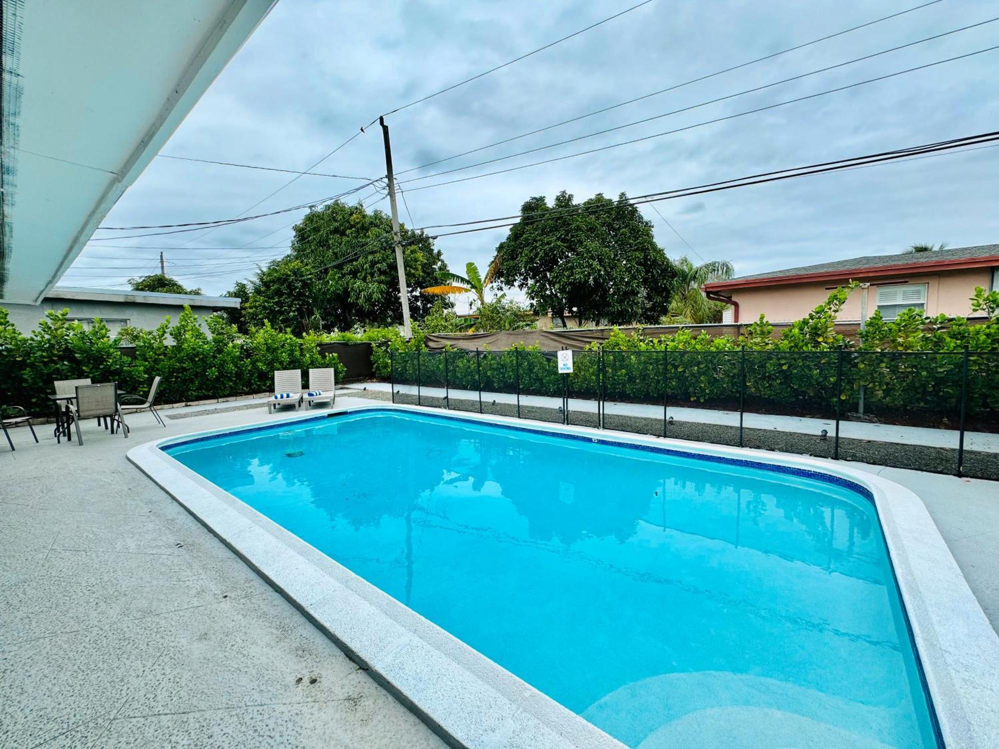 Tropical Villa Pool Courtyard & Garden View Форт Лодърдейл Екстериор снимка