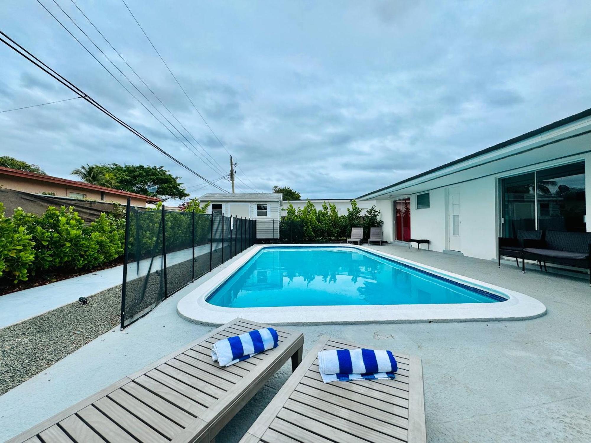 Tropical Villa Pool Courtyard & Garden View Форт Лодърдейл Екстериор снимка